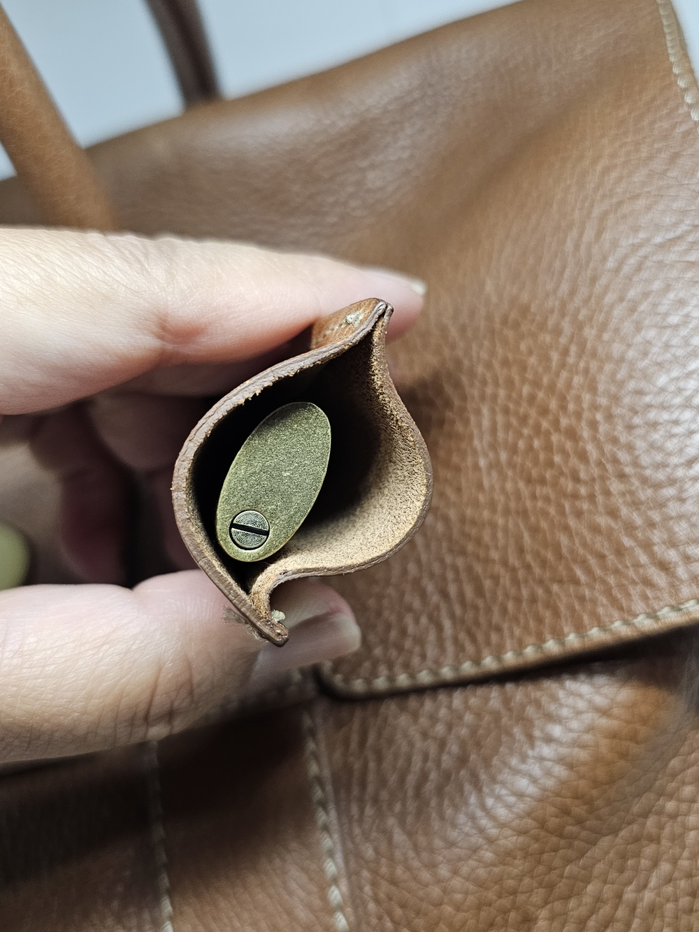 Baywater Classic Brown Leather Tote Bag with Gold Turn-Lock - Picture 5 of 16
